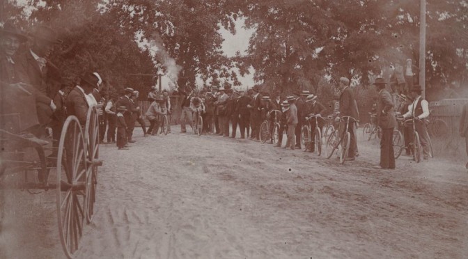 A bicycle race circa 1905 in Santa Clara, CA, gives an idea of what the races in Redding looked like.